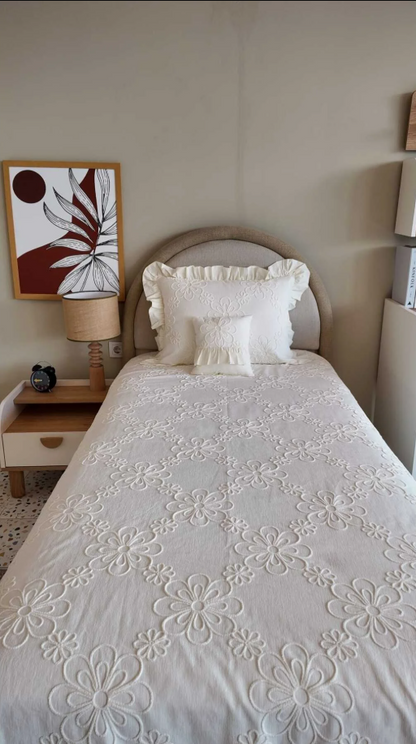 Bahar Model Ekru Tek Kişilik Fırfırlı Nevresim Seti – 3 Parça Pamuklu Pike & Yatak Örtüsü Kullanımlı