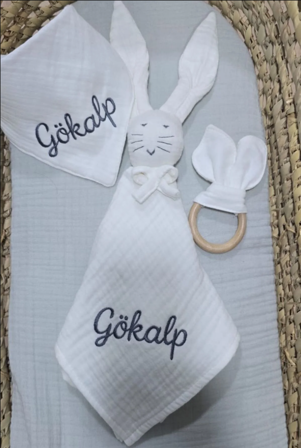 Kişiye Özel Nakışlı Tavşan Uyku Arkadaşı | 3’lü Müslin Bebek Seti