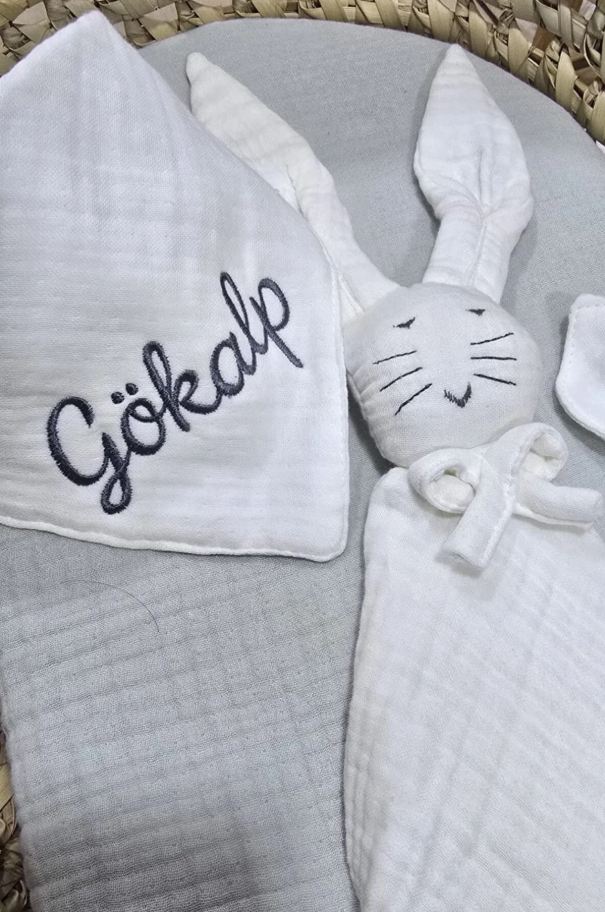 Kişiye Özel Nakışlı Tavşan Uyku Arkadaşı | 3’lü Müslin Bebek Seti