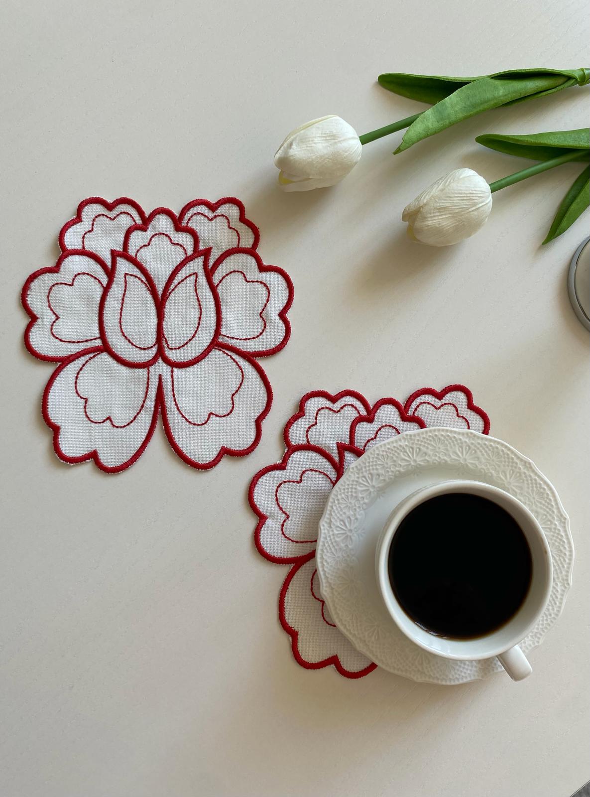 Peonia 2’li Nakışlı Çiçek Kahve Sunumluğu – Kırmızı