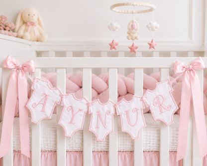 Kişiye Özel Bebe Pembesi İsim Flama | Nakışlı Bebek Odası Duvar Süsü | Gardenya Keten | TLY Home & Baby