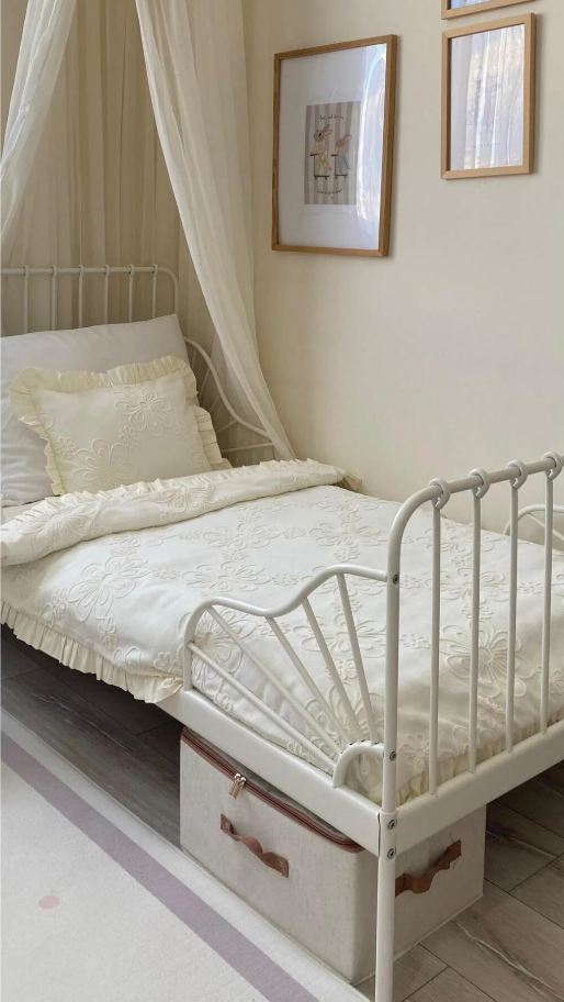 Fırfırlı Pamuk Saten Bebek Nevresim Takımı – Ekru 100x150 Lastikli Çarşaflı Set
