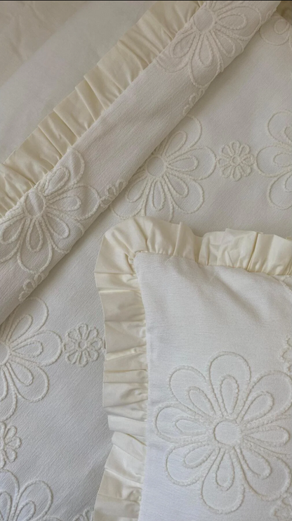 Fırfırlı Pamuk Saten Bebek Nevresim Takımı – Ekru 100x150 Lastikli Çarşaflı Set